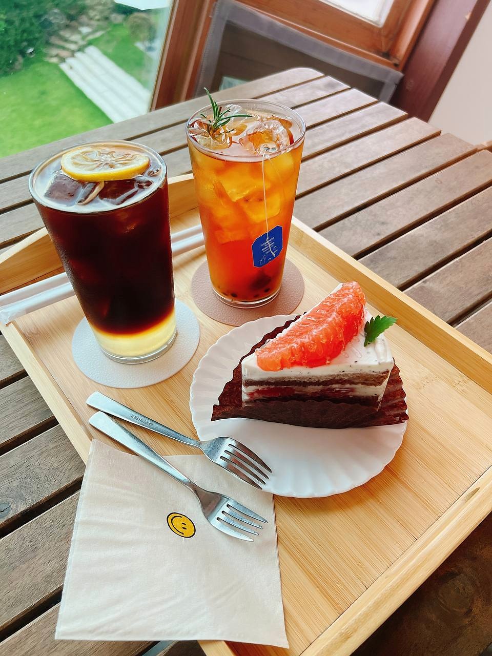 Amoene K2到访时的饮品与蛋糕