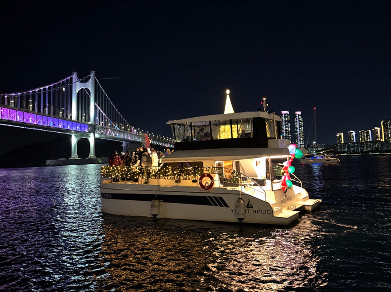 Yacht Holic与广安大桥夜景