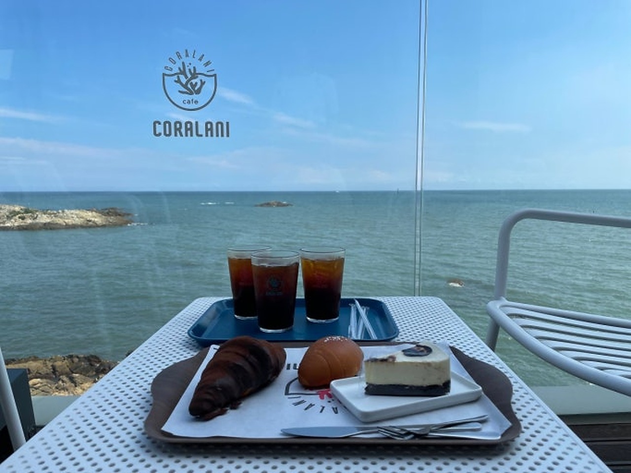 Coralani窗边海景咖啡与甜点
