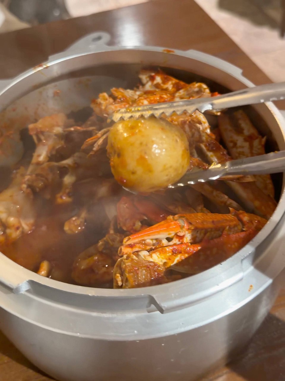 螃蟹炖鸡锅里的土豆