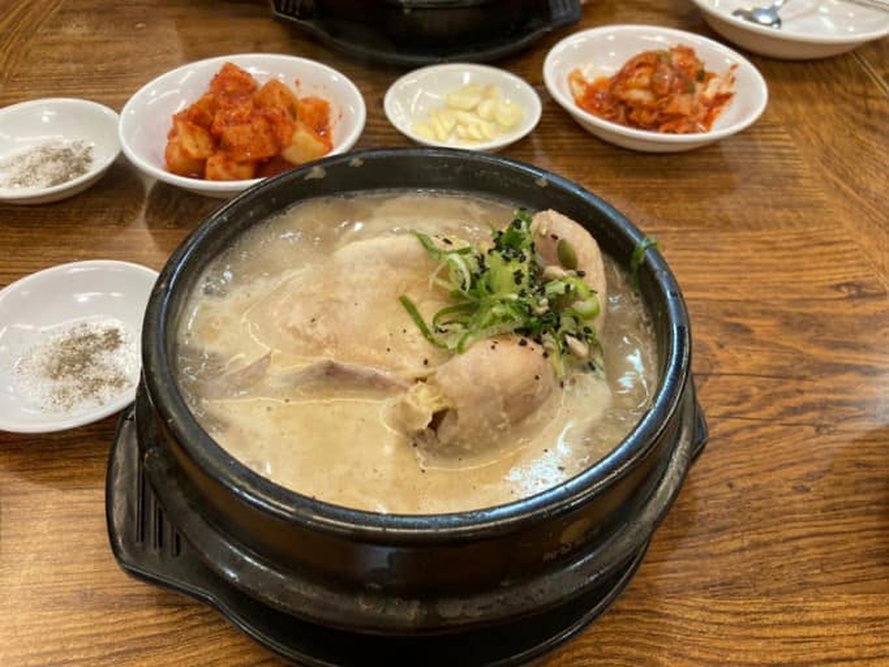 土俗村参鸡汤与配菜