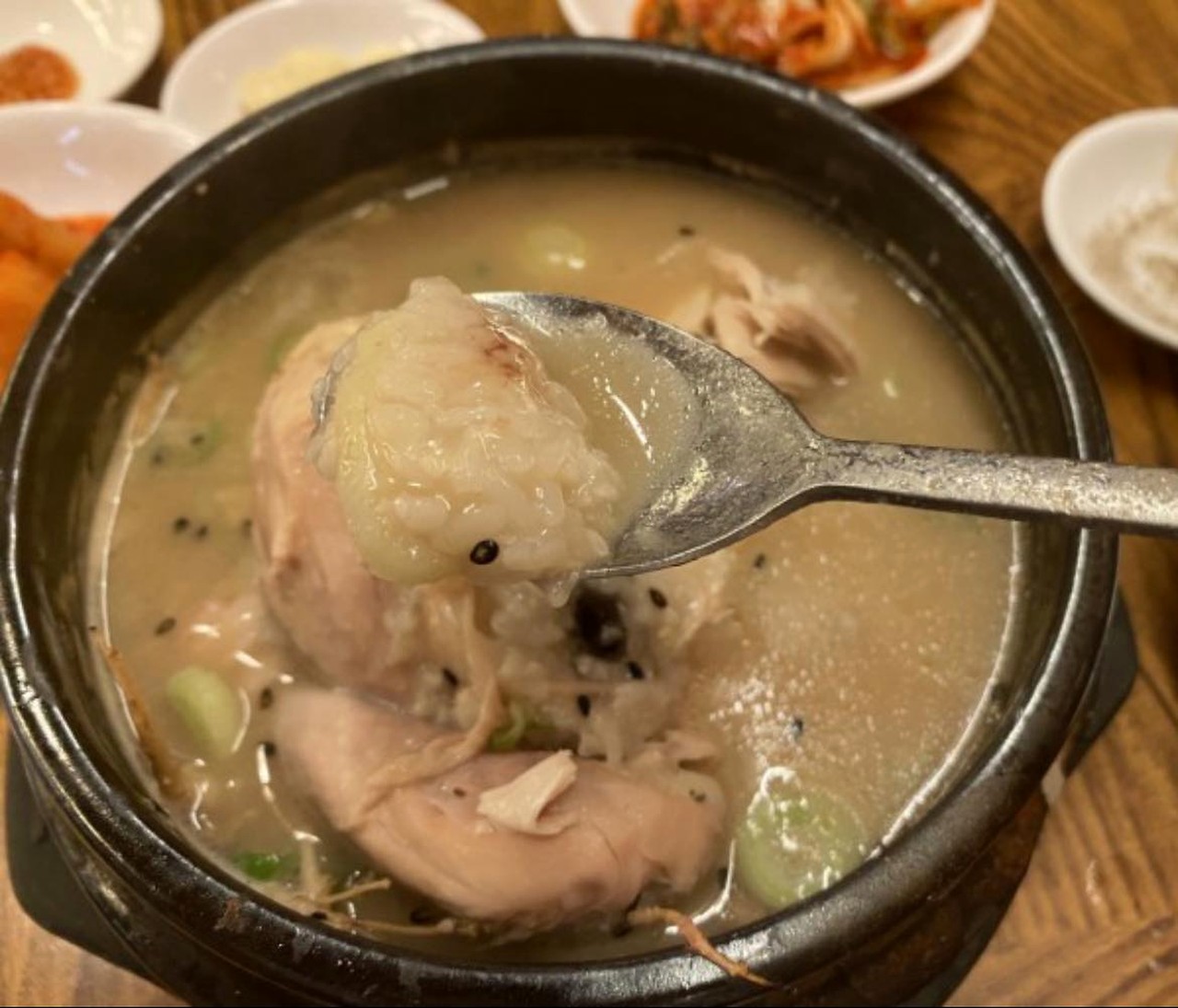 土俗村参鸡汤鸡肉近照