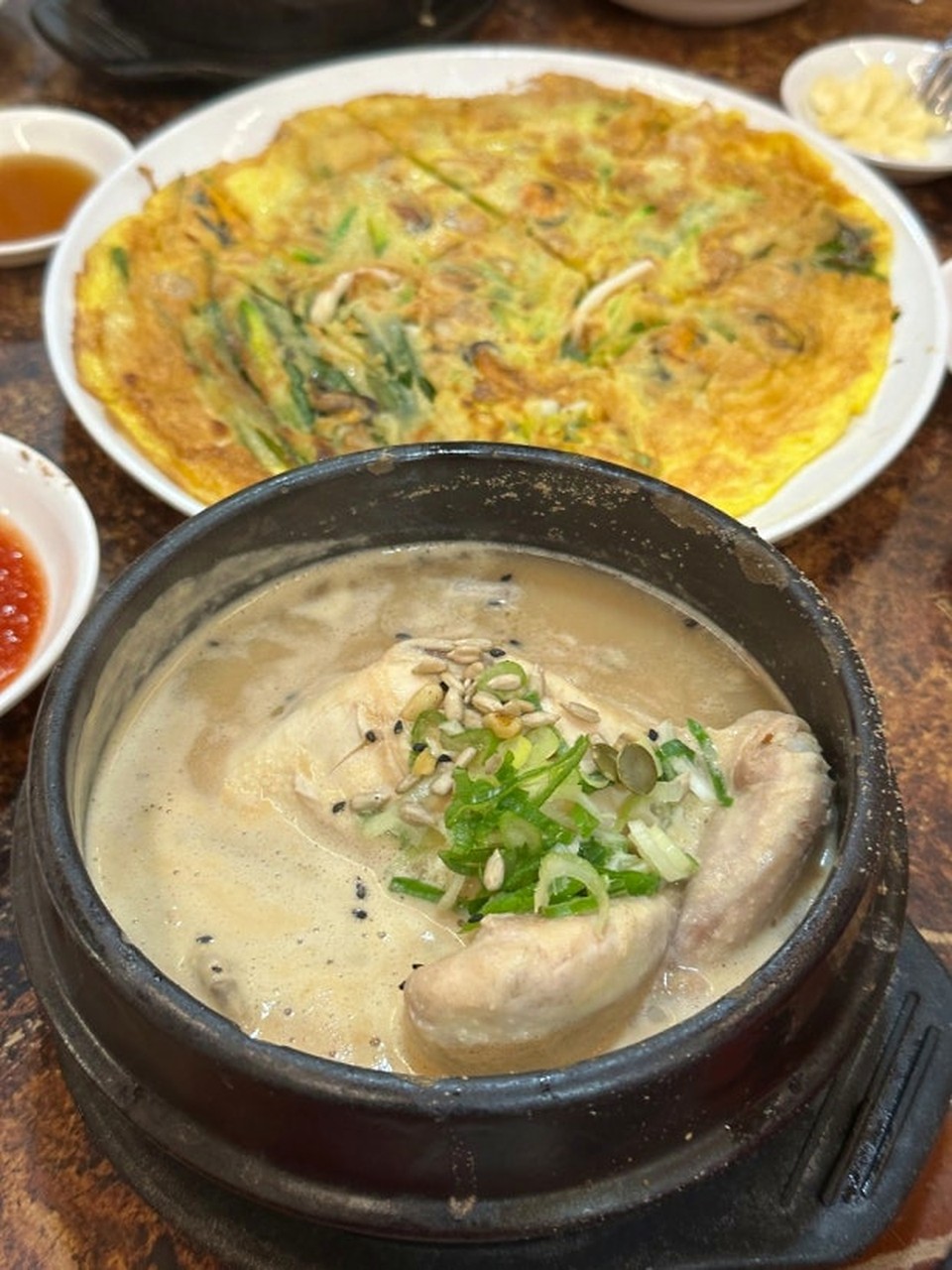 土俗村参鸡汤与海鲜煎饼