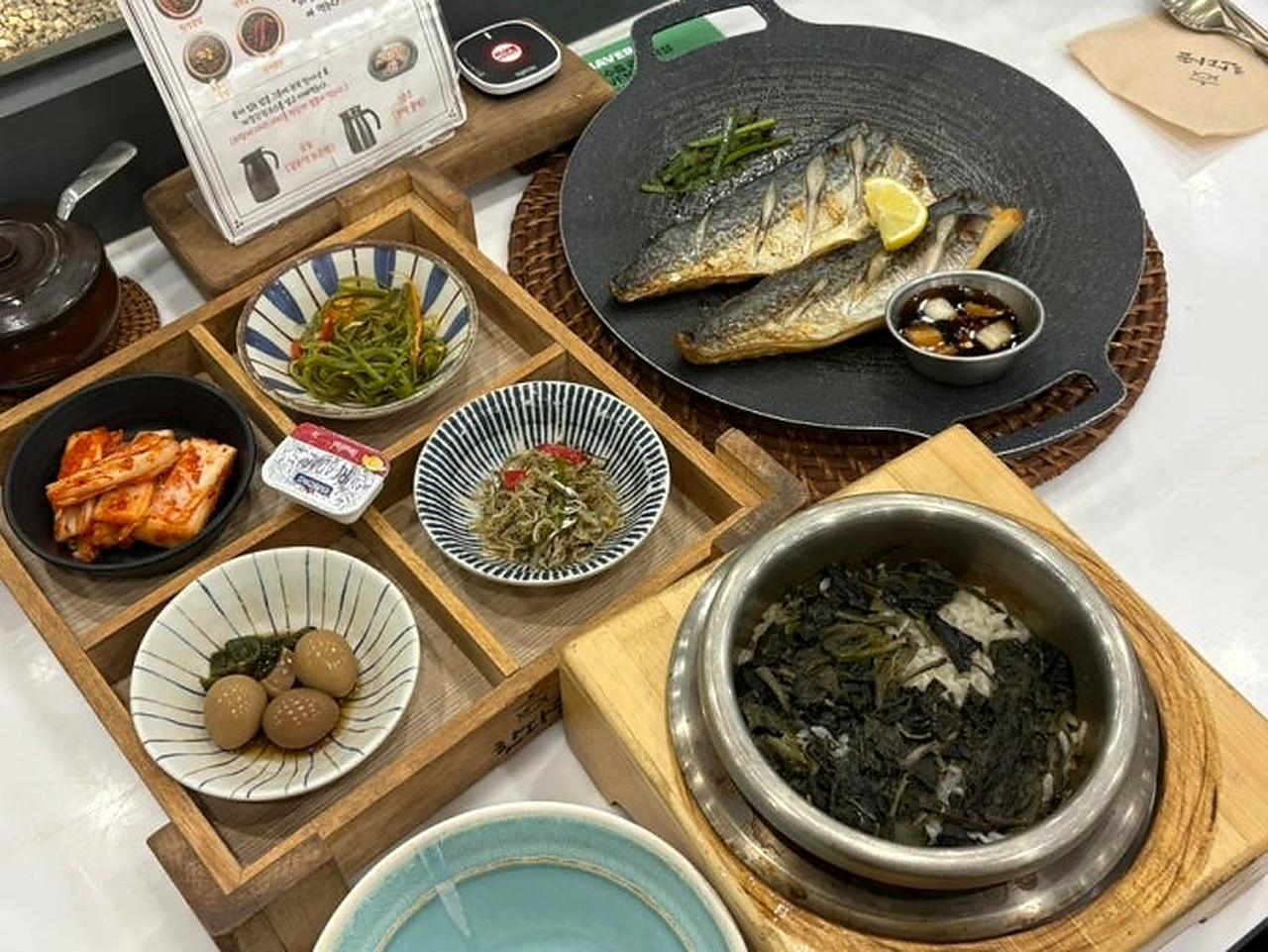 烤鱼、石锅饭与小菜套餐