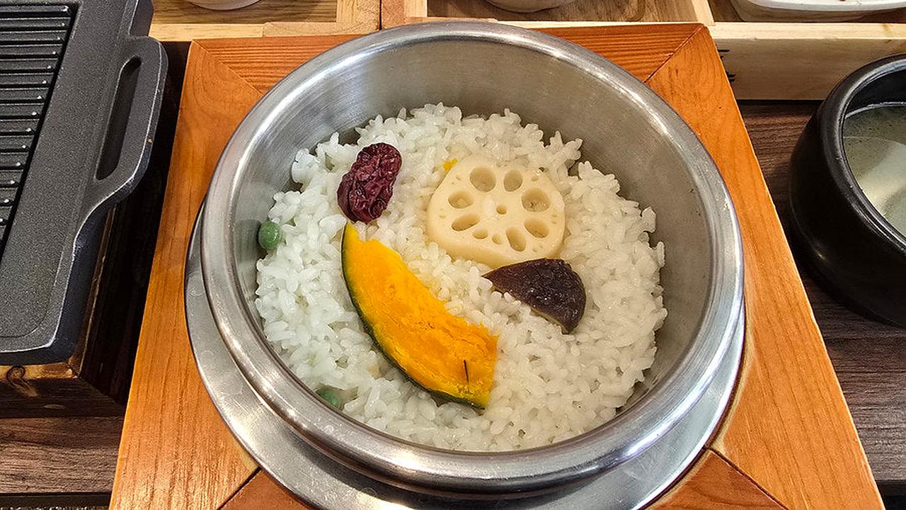 南瓜与莲藕石锅饭