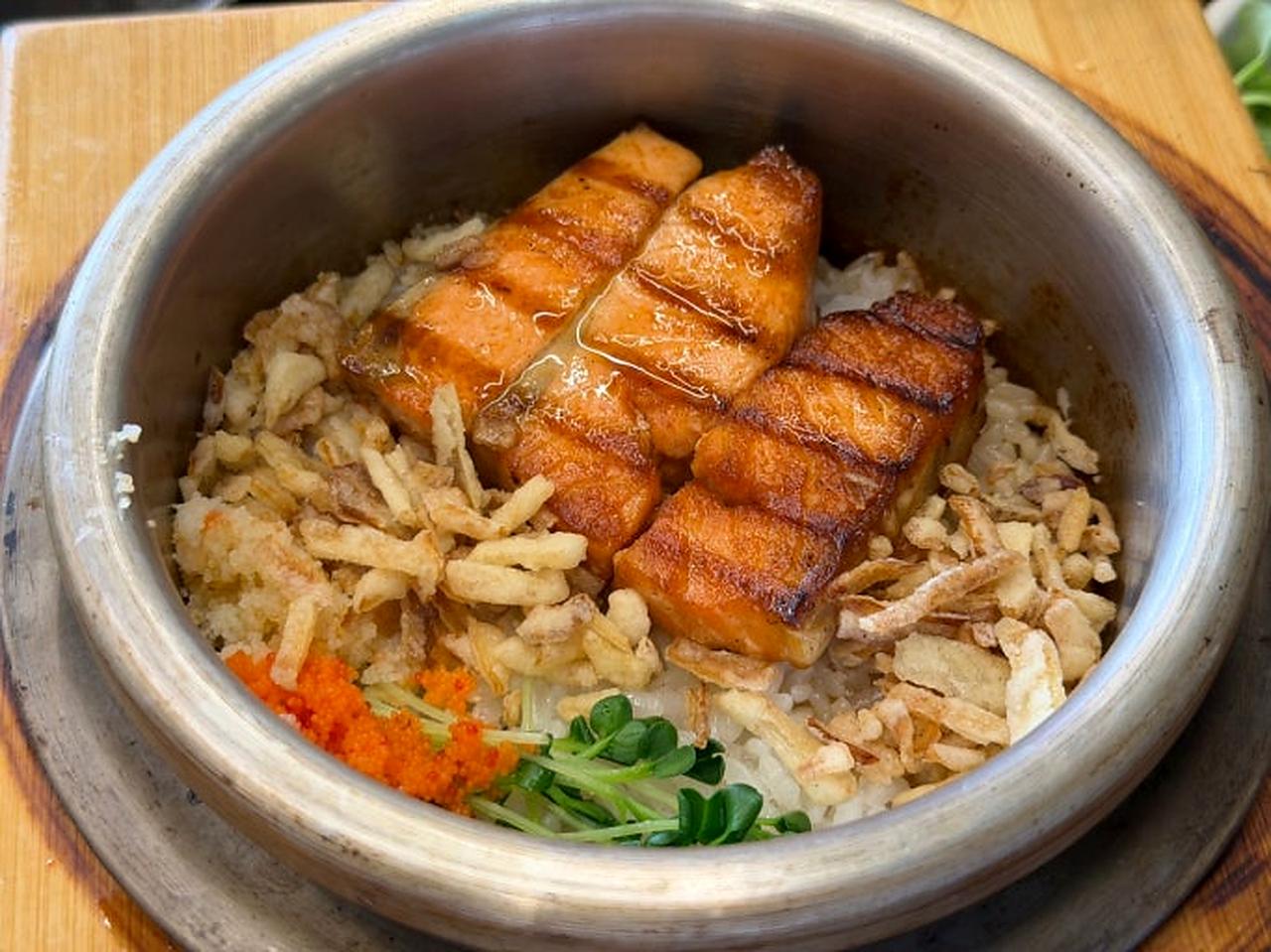 烤鱼石锅饭