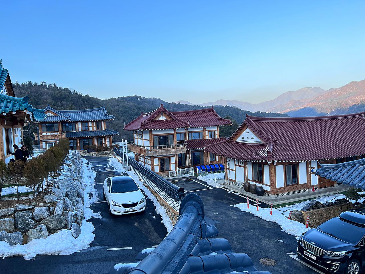 冬季远眺加平韩屋住宿建筑群