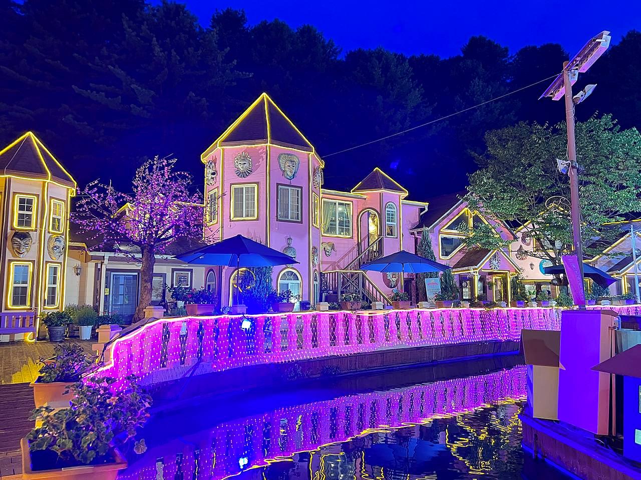 Herb Island 威尼斯小镇夜景