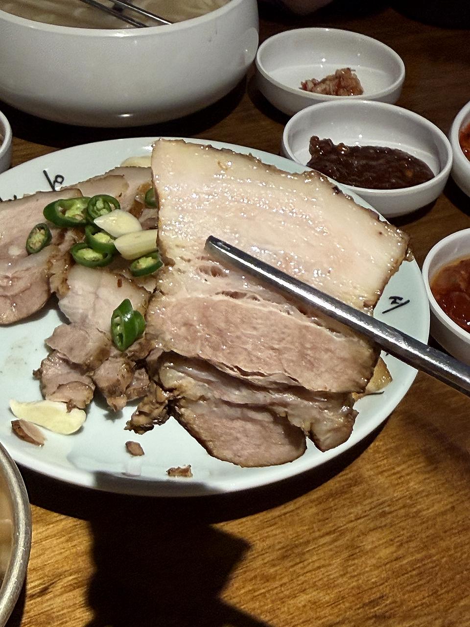 白切猪肉切片特写