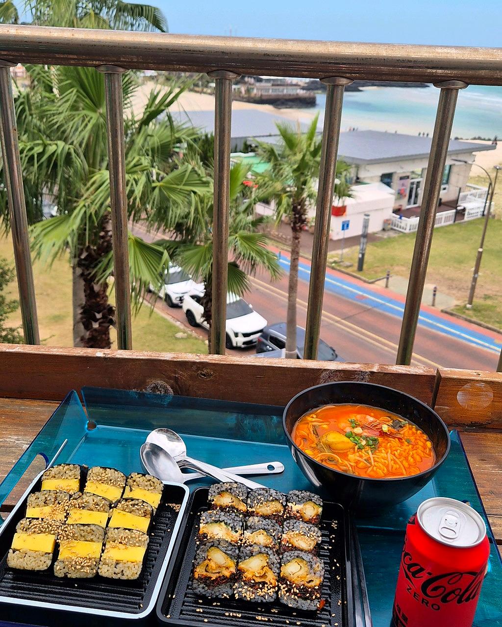 海女饭卷照片8：海景座位与饭卷