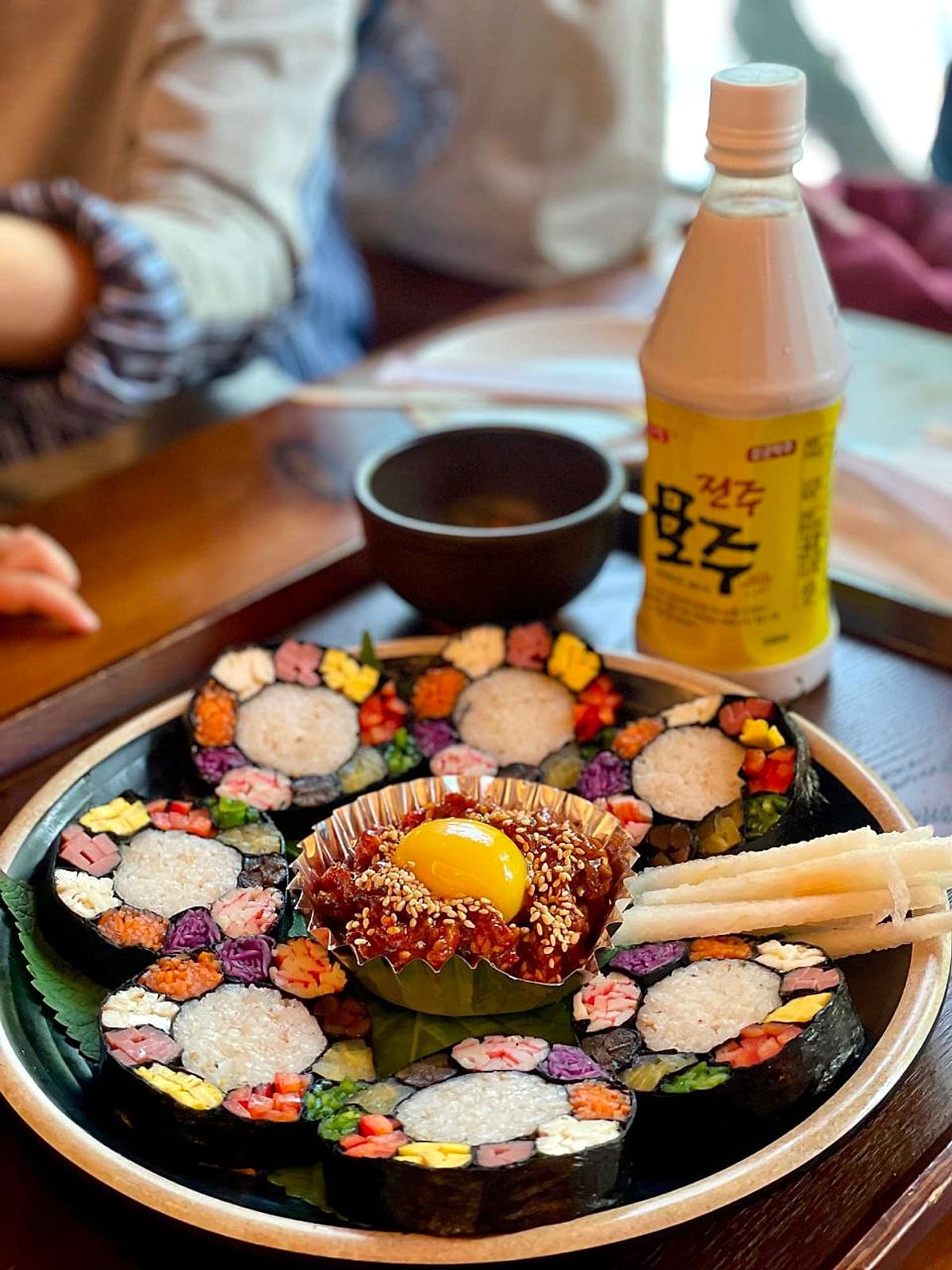 全州煎饼与宝石饭卷:饭卷与马格利酒