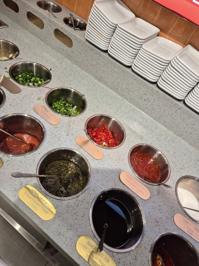 麒麟单人旋转火锅自助蘸料区