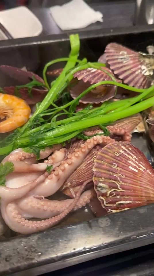 扇贝、章鱼与蔬菜海鲜锅