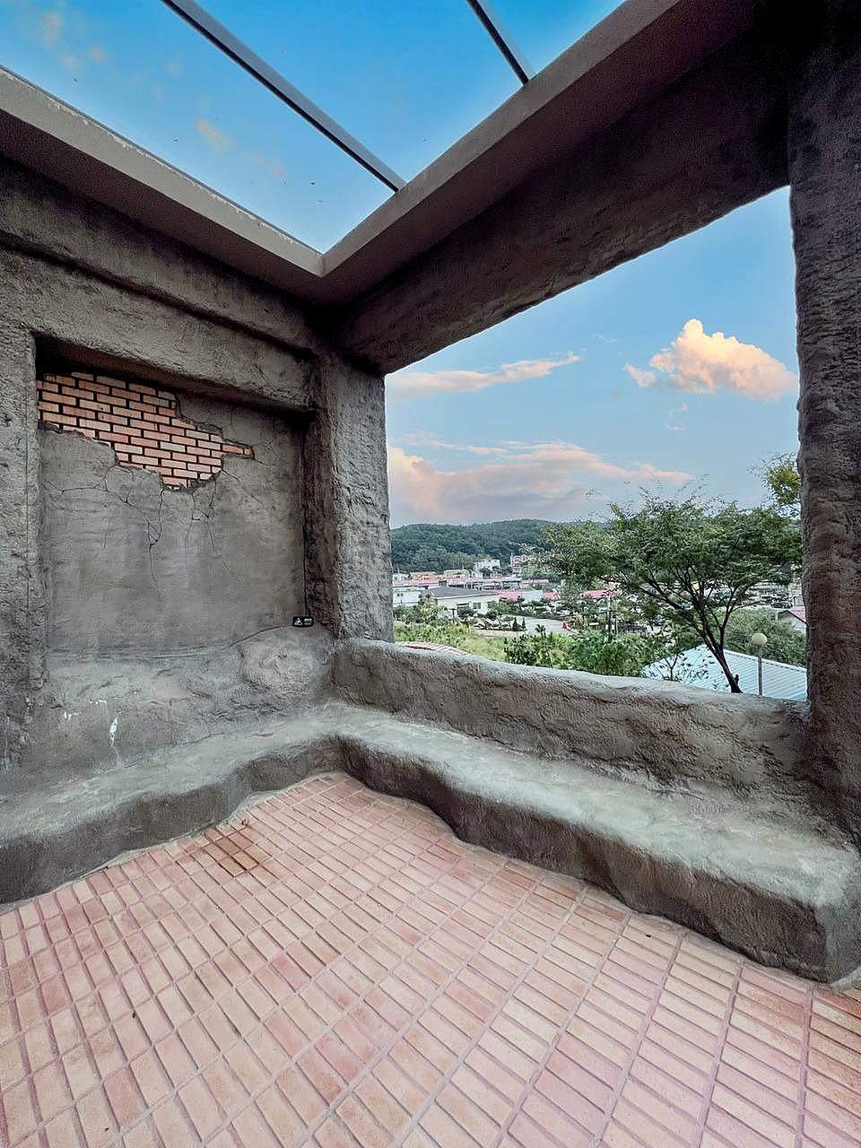 MADE林 露台建筑与傍晚天空