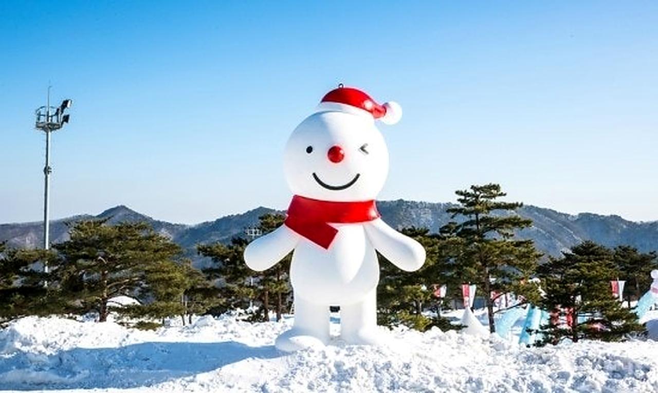 Vivaldi Park Snowy Land 山顶大型雪人装置
