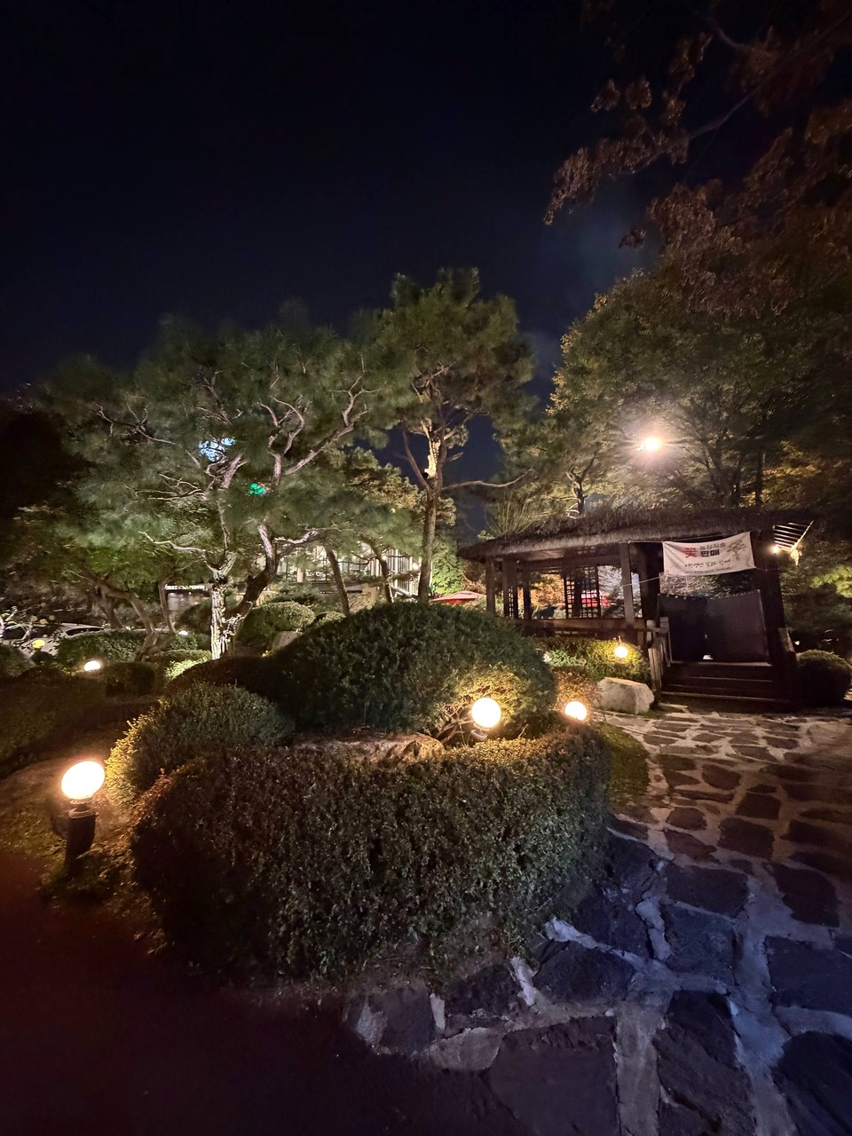 소리소 시골밥상 夜间庭院