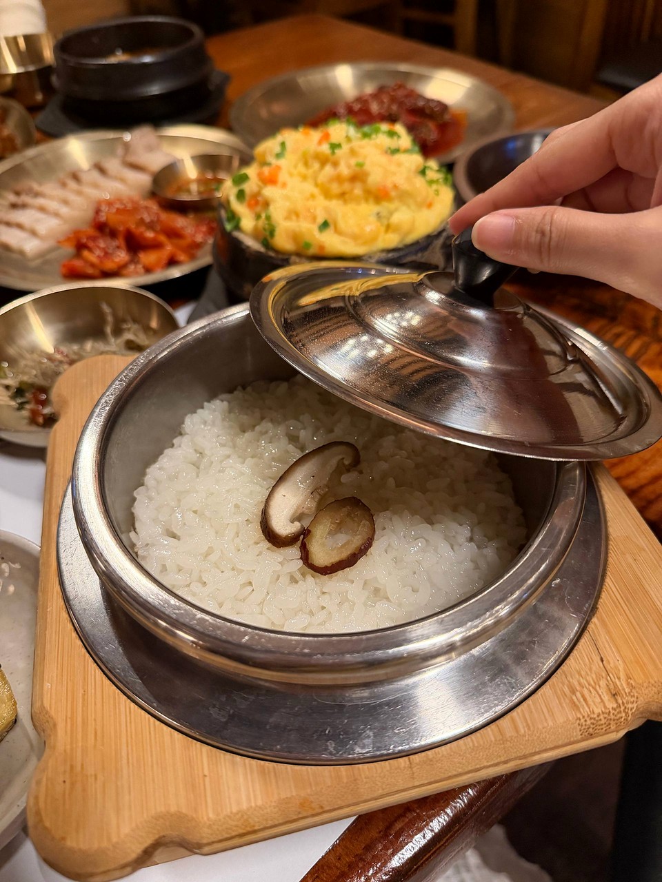소리소 시골밥상 打开石锅饭